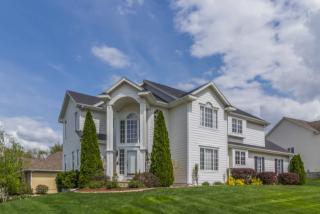 1015 Pinecrest Cir, Waukee, IA 50263-8217