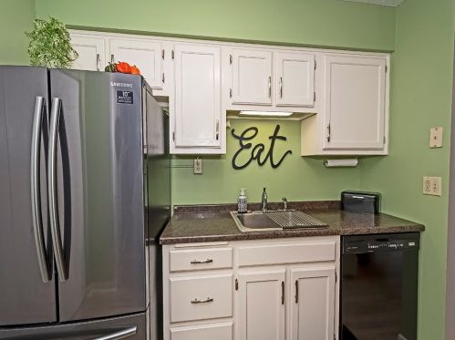 305 Canterbury Ct, Oakmont PA  15139-1177 exterior