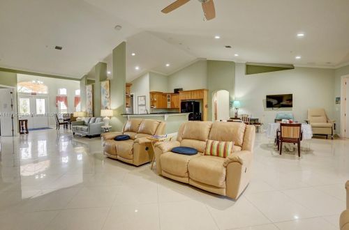 160 Saratoga Ave, Fort Pierce FL  34953-5974 exterior