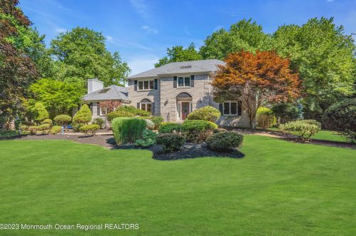 4 Delwood Dr, Holmdel Village, NJ 07733-2048