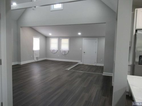 68 Hemlock St, Oakland NJ  07436-1829 exterior