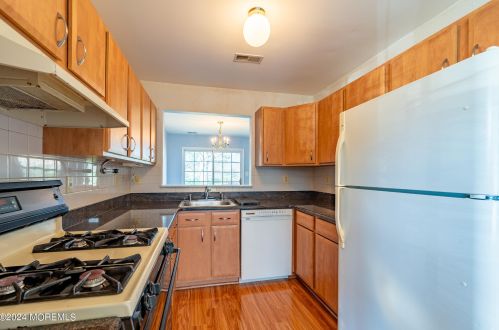 52 Perri Rd, East Freehold NJ  07728-4140 exterior