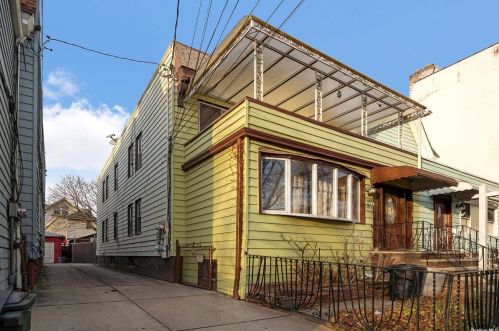 102-27 91st Ave, Jamaica, NY 11418-2822