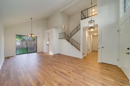 1115 Noyo Pl, Santa Rosa, CA 95401-9539