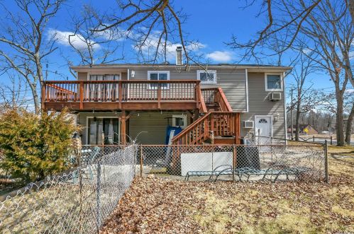 544 Wilson Blvd, Central Islip, NY 11722-4342