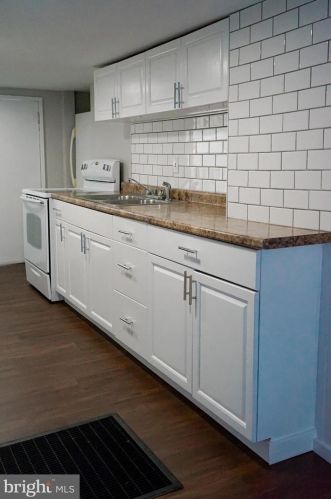 2624 Duke St, Lancaster, PA 17601-3716