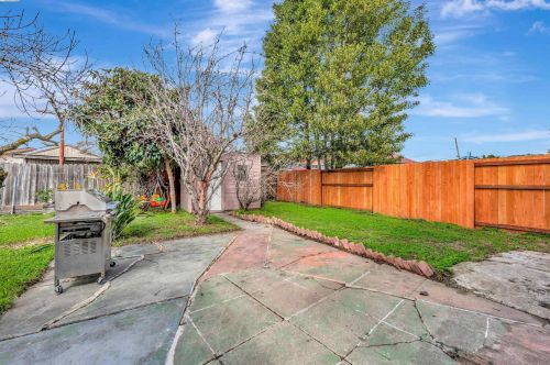 2031 103rd Ave, Oakland CA  94603-3325 exterior