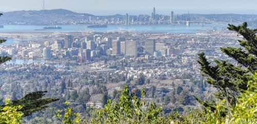 27 Camelford Pl, Oakland, CA 94611-2535