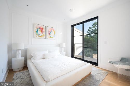 3302 Cleveland Ave, Washington DC 20008-3456 exterior