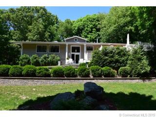 50 Poplar Swamp Rd, New Haven, CT 06524-3212