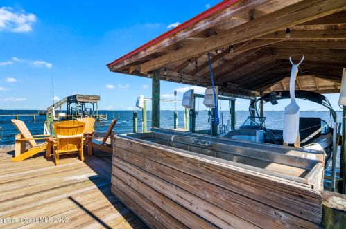 3618 Indian Riv Dr, Cocoa FL 32926-8705 exterior