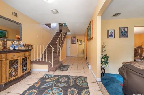 138 Gerhard Rd, Hicksville NY  11803-5513 exterior