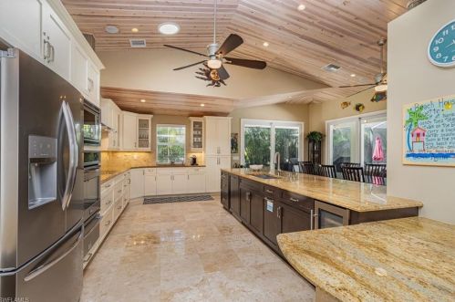 657 91 Ave, Naples FL 34108-2424 exterior