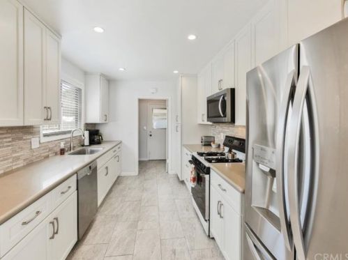 3909 Senasac Ave, Long Beach, CA 90808-2140