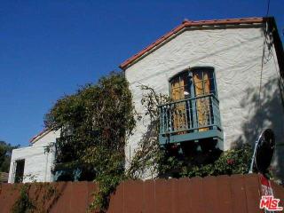 2420 Beachwood Dr, Los Angeles CA  90068-3005 exterior