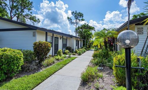 1033 Pine Isle Ln, Naples, FL 34112-6178