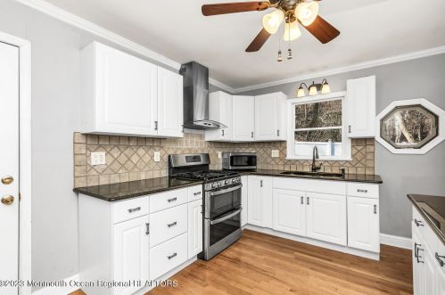 3 Peak St, Monmouth Hills NJ  07732-1821 exterior