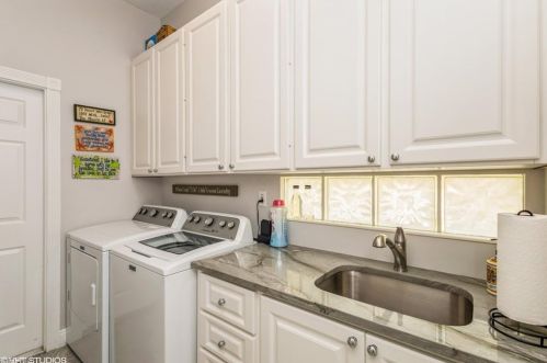 4288 Montalvo Ct, Naples FL  34109-3335 exterior
