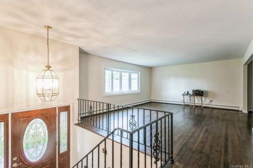 68 Wood St, Mahopac NY  10541-4904 exterior