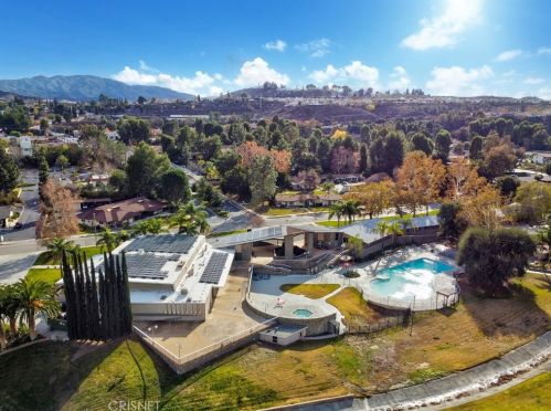 26817 Oak Branch Cir, Santa Clarita CA  91321-1455 exterior