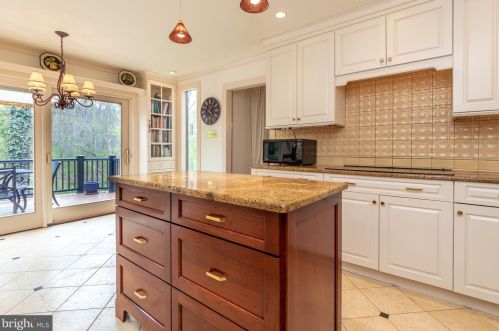 1006 Gwilym Cir, Berwyn PA  19312-2237 exterior