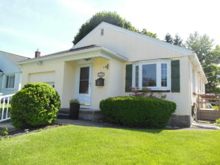 165 Parkview Ter, Rochester, NY 14617-1142