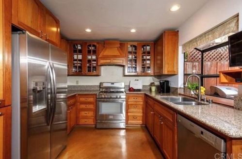 226 Levant Way, Oceanside CA  92057-6145 exterior