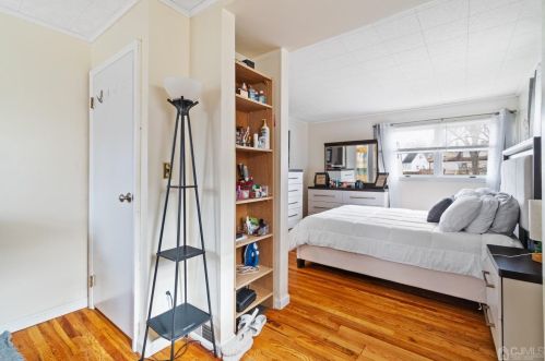 21 Hancock Pl, Iselin NJ  08830-1312 exterior