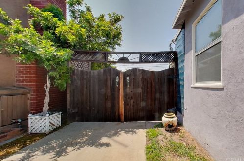 4333 Falcon Ave, Long Beach CA 90807-2503 exterior