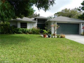 1325 Diana Ave, Naples, FL 34103-4568
