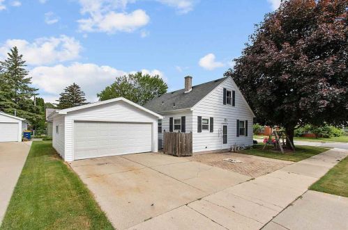 1023 Hickory Hill Dr, Green Bay, WI 54304-2563