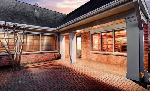 4607 Oleander St, Bellaire, TX 77401-5101