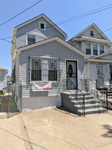 128 147th St, Jamaica, NY 11430-1711