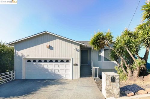 9525 Castlewood St, Oakland, CA 94605-4417