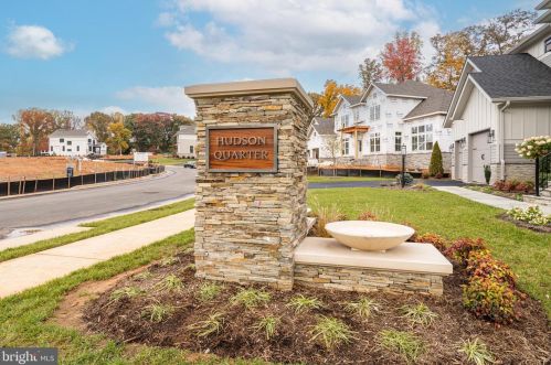 6562 Brooks Pl, Falls Church, VA 22044-1105