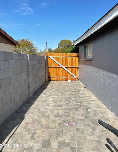 8806 30th Ave, Phoenix AZ  85051-3919 exterior