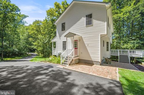 8819 Clinton Dr, Nokesville VA  20181-3205 exterior