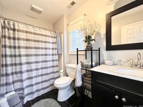 881 Howard Ave, Bridgeport CT 06605-1924 exterior