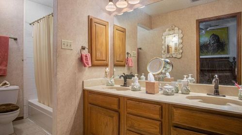 3848 Rolling Mdw Dr, Bedford TX  76021-2640 exterior