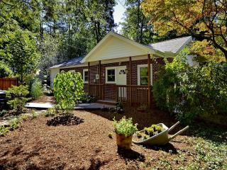 504 Buena Vista Ln, Hendersonville, NC 28791-4400