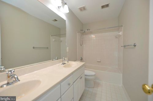 153 Amalfi Ct, Purcellville VA  20132-5816 exterior