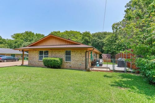 329 Berry Ln, Denton, TX 76208-5203