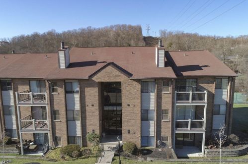 32 Woodland Hills Dr, Newport, KY 41071-5463