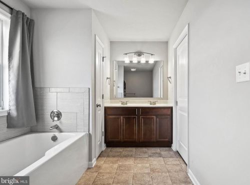 192 Winifred Dr, Hanover PA  17331 exterior