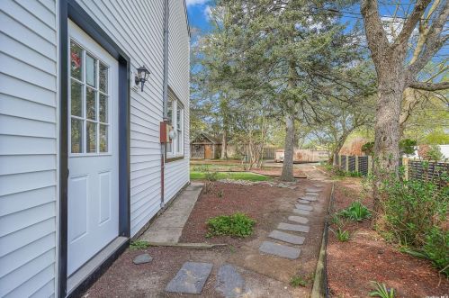 936 Harding St, Bohemia, NY 11716-2102