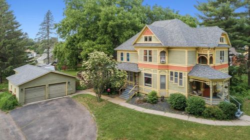 229 Chestnut St, Ellsworth, WI 54011-4113