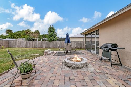 1910 Dorado Ln, Fort Pierce FL 34953-1826 exterior