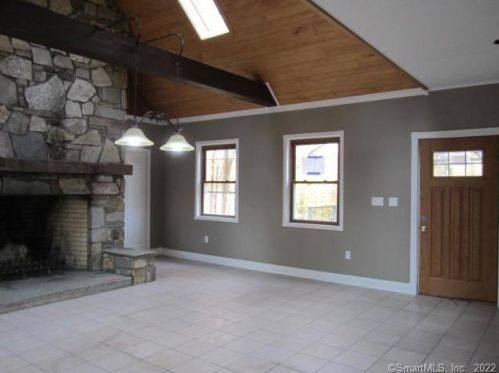 289 Box Mountain Dr, Vernon, CT 06066-6308
