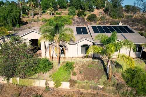 908 Valley Dr, Vista, CA 92084-7108