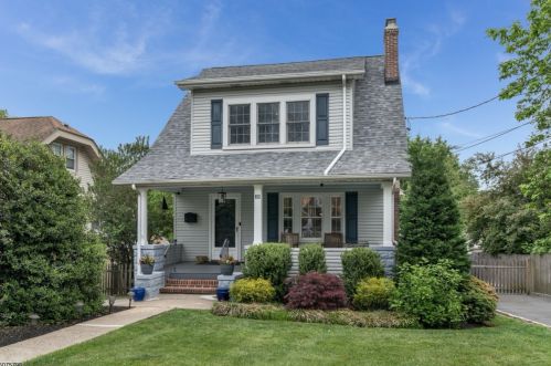 29 Grove Ave, Verona, NJ 07044-1610